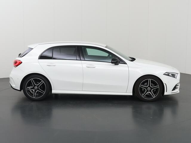 Mercedes-Benz A-KLASSE 180 Business Solution AMG Night Upgrade | Widescreen | Night | Sfeerverlichting | Stoelverwarming |