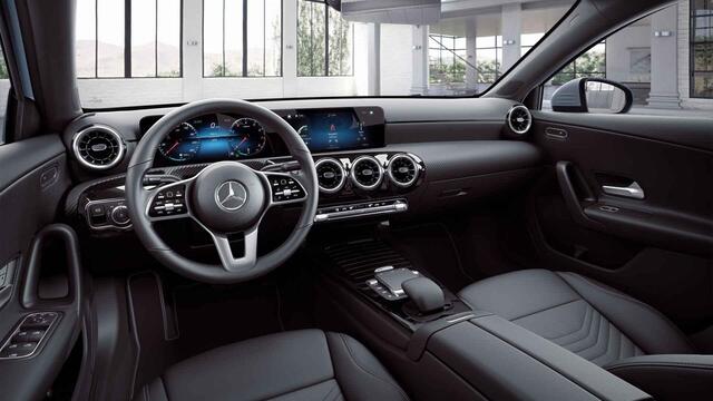 Mercedes-Benz A-KLASSE 180 Business Solution | Trekhaak | Stoelverwarming | Widescreen | Achteruitrijcamera |