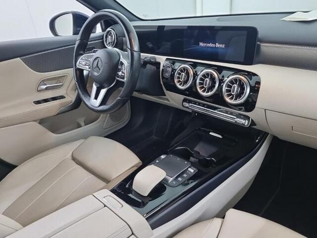 Mercedes-Benz A-KLASSE 180d Business Sol. Luxury Line | Navi | Camera | Sfeer Verlichting