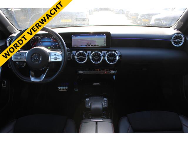 Mercedes-Benz A-KLASSE 250e AUT8 AMG Line NIGHT PAKKET PANORAMADAK SFEER MEMORY KEY-LESS GO CARPLAY