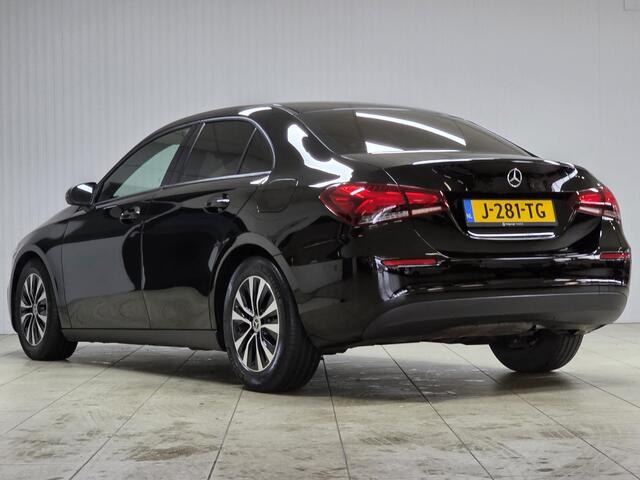 Mercedes-Benz A-KLASSE 180 Business Solution/ LED Koplampen/ Wide-Screen/ Stoelverw./ Camera/ Zwarte-Hemel/ 16'' LMV/ Keyless-GO/ DAB+/ Navi/ Clima/ Cruise/ Bluetooth/ PDC V+A/ Extra getint glas.