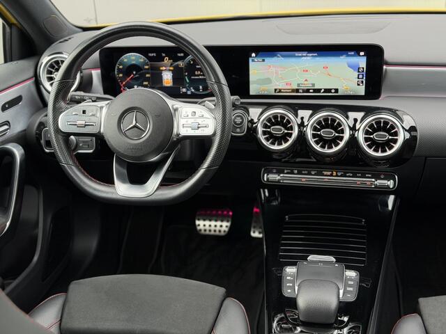 Mercedes-Benz A-KLASSE 180 AMG Night Premium Plus | Panorama | Sfeer | MultiBeam LED | Memory Seats | Camera