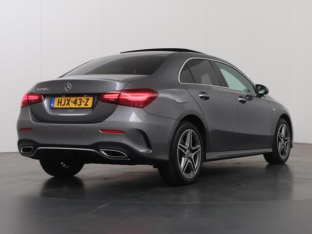 Mercedes-Benz A-KLASSE 250 e Limousine Business Solution AMG | Panoramadak | Stoelverwarming | Sfeerverlichiting | Achteruitrijcamera | Widescreen |