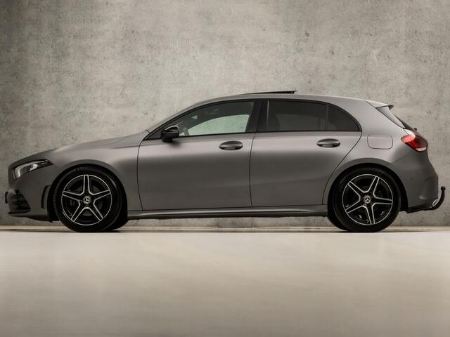 Mercedes-Benz A-KLASSE 180 AMG Night Upgrade Automaat (SCHUIFDAK, MAT GRIJS, GROOT NAVI, CAMERA, LEDER/ALCANTARA, SPORTSTOELEN, STOELVERWARMING, GETINT GLAS, NIEUWSTAAT)