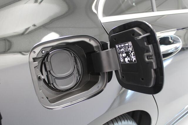 Mercedes-Benz A-KLASSE 250 e Premium Plus AMG-Line | RIJKLAAR | PANORAMADAK | 360GR CAMERA | LEER/ALCANTARA