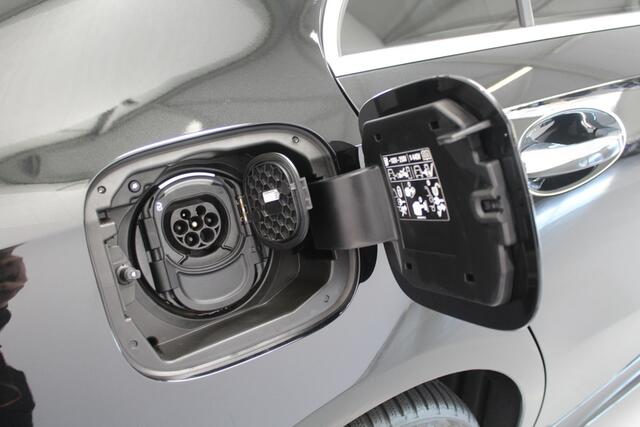 Mercedes-Benz A-KLASSE 250 e Premium Plus AMG-Line | RIJKLAAR | PANORAMADAK | 360GR CAMERA | LEER/ALCANTARA