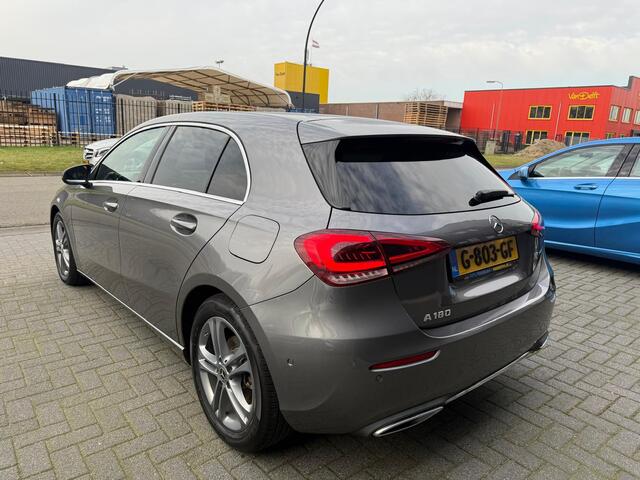 Mercedes-Benz A-KLASSE 180 Business Solution AMG | 1E EIGENAAR | 12MND GARANTIE | LED | CARPLAY | CRUISE | NAVI | LMV |