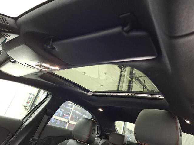 Mercedes-Benz A-KLASSE 250 e Premium Plus | Panoramadak | Ambiance Verlichting | Stoelverwarming | Camera | Navigatie | Apple Carplay | Keyless | Cruise Control | DAB |