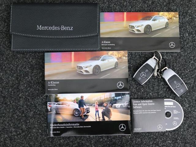 Mercedes-Benz A-KLASSE 160 Business Solution Luxury Ledkoplampeb | MBUX augmented reality voor navigatie | Sfeerverlichting | Stoelverwarming voor | Achteruitrijcamera. Inclusief 24 maanden Mercedes-Benz Certified garantie voor Europa.