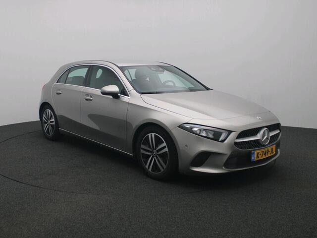 Mercedes-Benz A-KLASSE 180 Business Solution Luxury Ledkoplampen | Sfeerverlichting | Stoelverwarming | Parkeerpakket met achteruitrijcamera. Inclusief 48 maanden MB Certified garantie voor Europa.