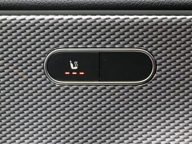 Mercedes-Benz A-KLASSE 180 Business Solution Luxury Ledkoplampen | Sfeerverlichting | Stoelverwarming | Parkeerpakket met achteruitrijcamera. Inclusief 48 maanden MB Certified garantie voor Europa.