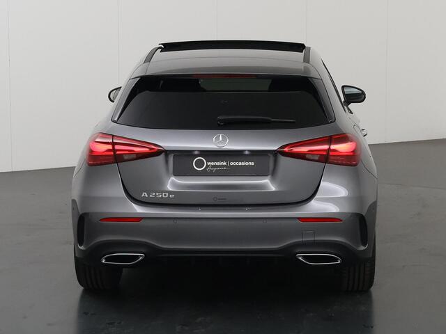 Mercedes-Benz A-KLASSE 250e Business Solution AMG | Panoramaschuifdak | Premium Plus | Head-up display | Dodehoekassistent |