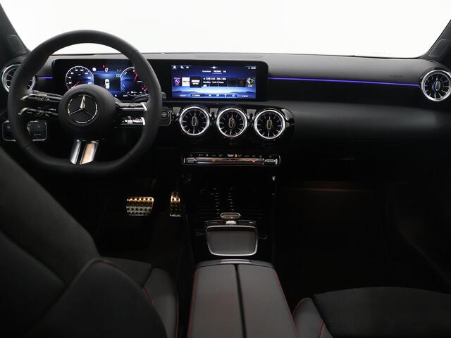 Mercedes-Benz A-KLASSE 250e Business Solution AMG | Panoramaschuifdak | Premium Plus | Head-up display | Dodehoekassistent |