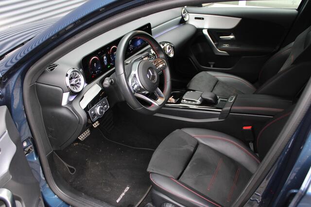 Mercedes-Benz A-KLASSE 250 e AMG Limited Panoramdak Sfeerverlichting Leer/Alcantara