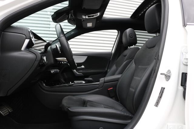 Mercedes-Benz A-KLASSE 250 e AMG Pakket AMG NightPakket (50.526Km! Pano Sportleder/Memory Widescreen Carplay Distronic 360Camera M-Bux Multibeam 19InchAMG PrivacyGlass)