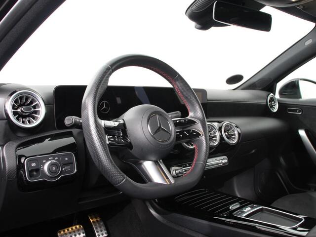 Mercedes-Benz A-KLASSE 200 Automaat AMG Line | Navigatie | Climate control | Camera | Parkeer sensoren | Half Lederen Bekleding | Led | Cruise Control adaptive | LM Velgen | Dab | Led