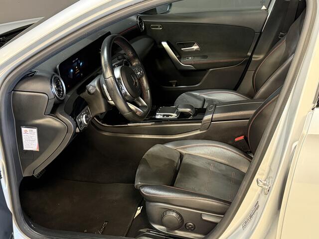 Mercedes-Benz A-KLASSE 180 Business Solution AMG Night Upgrade | Panoramadak | Stoelverwarming