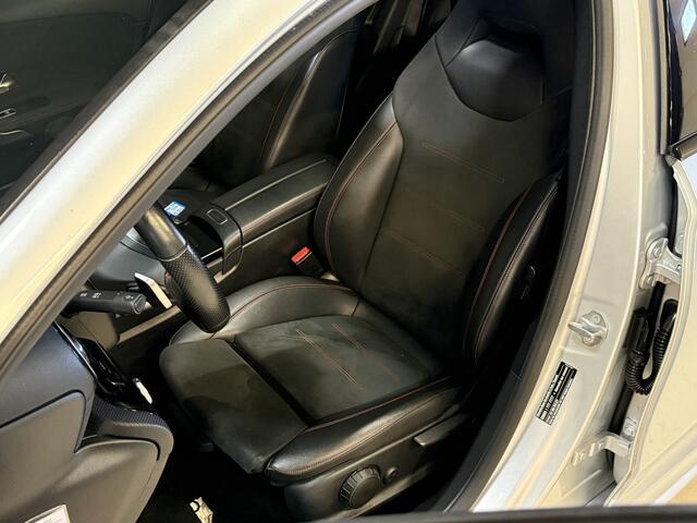 Mercedes-Benz A-KLASSE 180 Business Solution AMG Night Upgrade | Panoramadak | Stoelverwarming