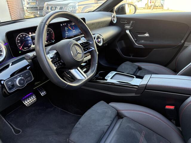 Mercedes-Benz A-KLASSE 180 Star Edition AMG Line LIMITED | Pano | 360 Camera | LED | Head Up | Climate |
