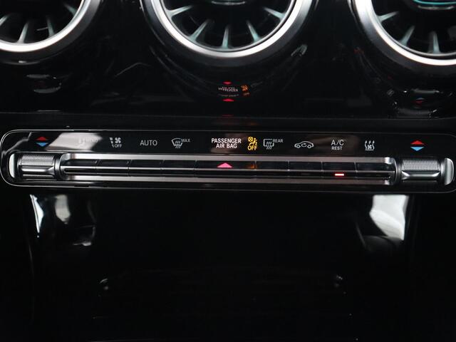 Mercedes-Benz A-KLASSE 250e AMG Limited | Carplay | Stoelverwarming | Leder/Alcantara | Widescreen | Sfeerverlichting | Navigatie | Camera | Full LED | Park Assist | PHEV | Plug In