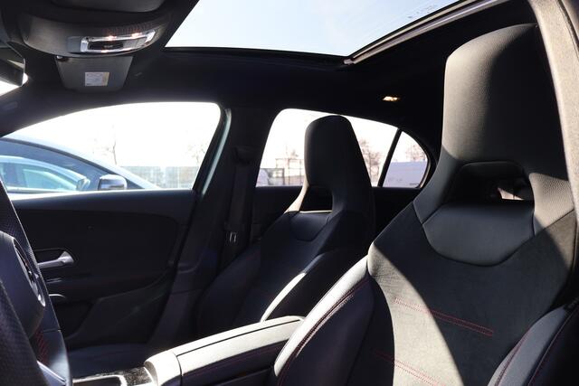 Mercedes-Benz A-KLASSE 180 Business Solution AMG I 2025 I Panorama dak I Multibeam l 360 camera I KEYLESS I Sfeerverlichting I Stoelverwarming I Spaak velgen I I Nightpakket I Nederlandse auto I BTW I