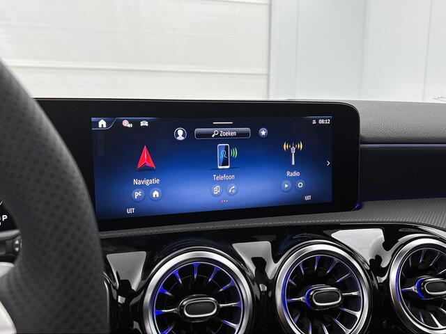 Mercedes-Benz A-KLASSE 180 Business Solution AMG | Nightpakket | Antidiefstalpakket URBAN GUARD PLUS | Panoramaschuifdak | Smartphone-integratie | MULTIBEAM LED | Stoelverwarming voor |