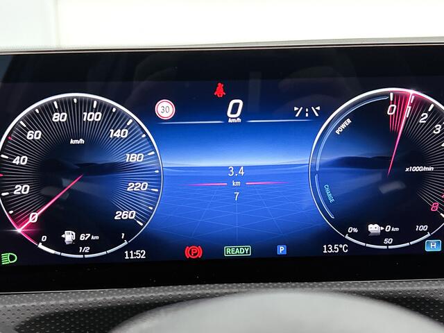 Mercedes-Benz A-KLASSE 250 e Business Solution AMG | AMG Line Plus pakket | Nightpakket | Smartphone-integratie | Panoramaschuifdak | MULTIBEAM LED | 360° camera | Head-up display | 19 inch AMG velgen | Augmented Reality navigatie |