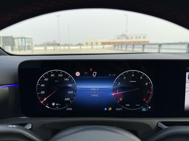 Mercedes-Benz A-KLASSE 180 AMG Line | Pano | Magno Grau | Camera