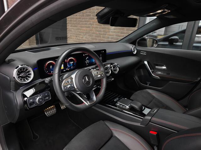 Mercedes-Benz A-KLASSE 250 e AMG | Pano | HUD | Trekhaak | Sfeerv. | Widescreen |