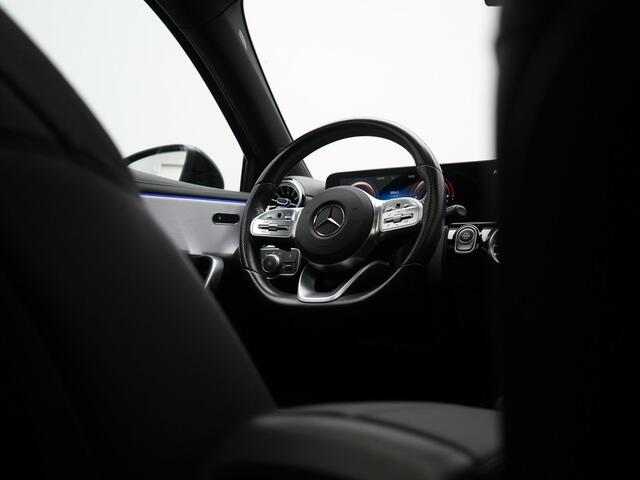 Mercedes-Benz A-KLASSE 250 e AMG Line Plug In Hybrid 263pk PHEV | Panodak | Multibeam LED | Alcantara Sportstoelen Verwarmd | Apple Carplay | Sfeerverlichting | Blis | Cruise Control | Navigatie | Virtual | DAB |