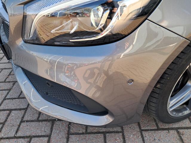 Mercedes-Benz A-KLASSE 180 Ambition AMG-Line Automaat met 60.382 km!!!! | Navigatie | Cruise control | Ndl auto met unieke km stand!! | LM Velgen | PDC voor en achter | RIJKLAARPRIJS INCL 12 MAANDEN GARANTIE EN BEURT