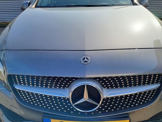 Mercedes-Benz A-KLASSE 180 Ambition AMG-Line Automaat met 60.382 km!!!! | Navigatie | Cruise control | Ndl auto met unieke km stand!! | LM Velgen | PDC voor en achter | RIJKLAARPRIJS INCL 12 MAANDEN GARANTIE EN BEURT