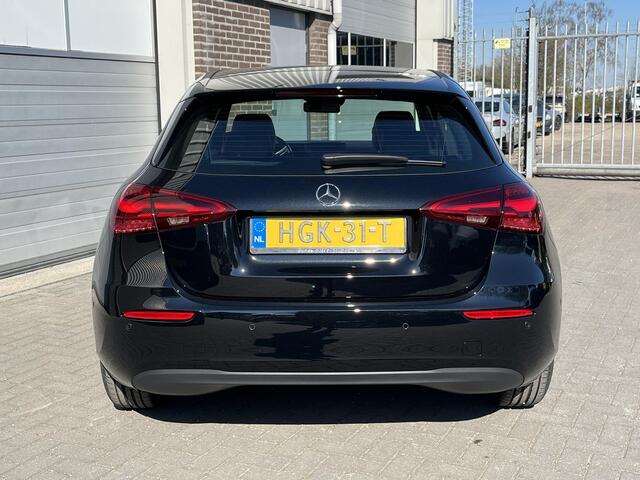 Mercedes-Benz A-KLASSE 180 Star Edition | Apple CarPlay | Android Auto | Volledig Digitaal Display | Stoelverwarming | Parkeersensoren | Achteruitrijcamera | Elektrisch Inklapbare Buitenspiegels