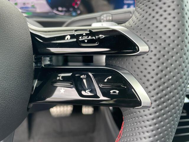 Mercedes-Benz A-KLASSE 250 e AMG | Panoramadak | Dodehoekassistent | Privacy Glas Achter | Sfeerverlichting | Stoelverwarming | Parkeersensoren |