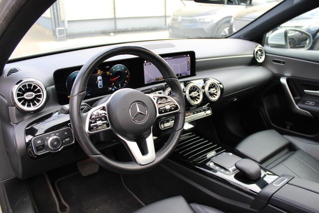Mercedes-Benz A-KLASSE 200 Premium Panorama - Leder - LED