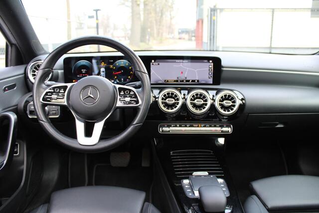 Mercedes-Benz A-KLASSE 200 Premium Panorama - Leder - LED