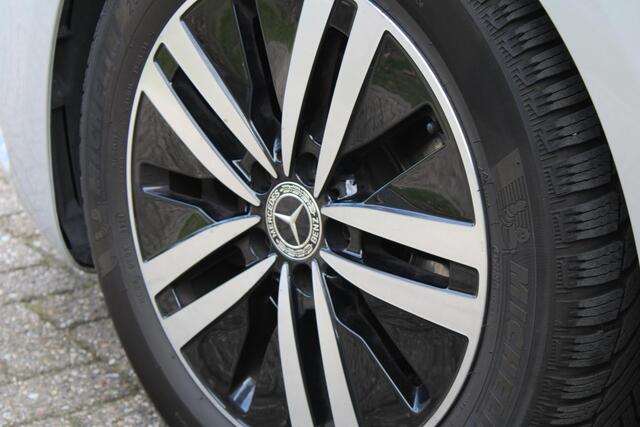 Mercedes-Benz A-KLASSE 200 Premium Panorama - Leder - LED