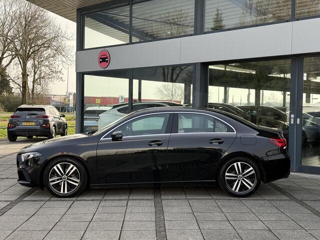 Mercedes-Benz A-KLASSE Aut. 180 Luxury Line | Navi | Camera | Sfeer Verlichting |