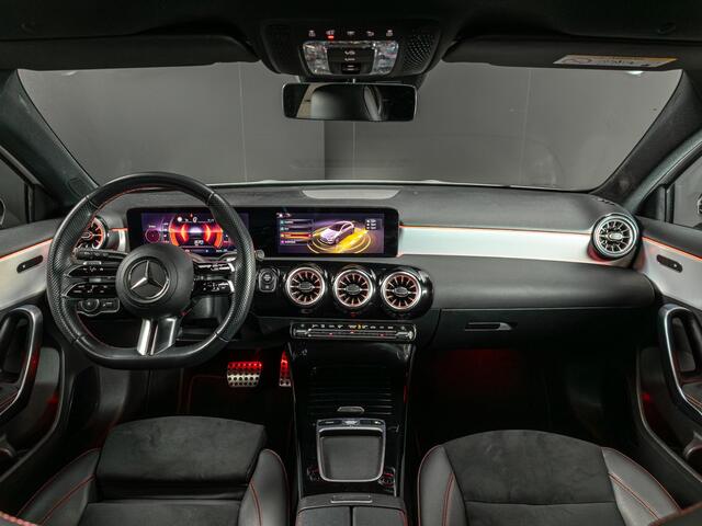 Mercedes-Benz A-KLASSE 180 AMG Line Panorama dak