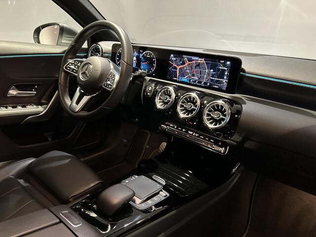 Mercedes-Benz A-KLASSE 180 Luxury Line | Panoramadak | Leder | AppleCarplay/AndroidAuto | Stoelverwarming