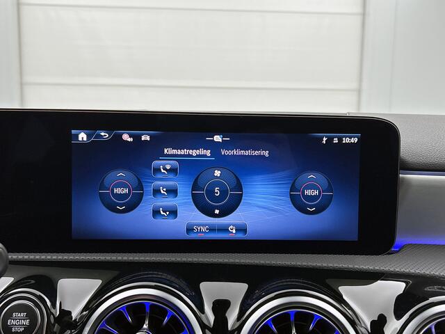 Mercedes-Benz A-KLASSE 250 e Business Solution AMG | AMG Line Plus pakket | Trekhaak | 360° camera | Head-up display | Panoramaschuifdak | MULTIBEAM LED | Smartphone-integratie | 19 inch AMG velgen |