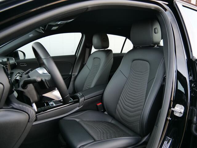 Mercedes-Benz A-KLASSE 180 Star 136pk Edition Automaat Camera / Stoelverwarming / LED / Navigatie