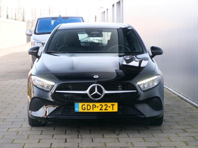 Mercedes-Benz A-KLASSE 180 Star 136pk Edition Automaat Camera / Stoelverwarming / LED / Navigatie