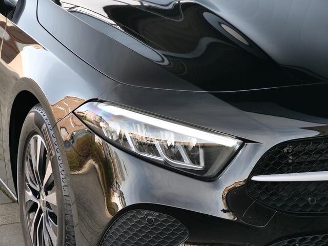 Mercedes-Benz A-KLASSE 180 Star 136pk Edition Automaat Camera / Stoelverwarming / LED / Navigatie