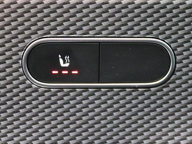 Mercedes-Benz A-KLASSE 160 Business Solution Luxury Ledkoplampen | Sfeerverlichting | Parkeerpakket met achteruitrijcamera | Stoelverwarming | Lederlook ARTICO. Inclusief 24 maanden Mercedes-Benz Certified garantie voor Europa.