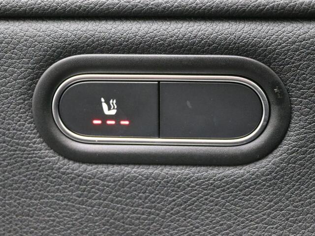 Mercedes-Benz A-KLASSE 180 Ledkoplampen | Achteruitrijcamera | Navigatiesysteem met harde schijf | Apple CarPlay. Inclusief 24 maanden Mercedes-Benz Certified garantie voor Europa.