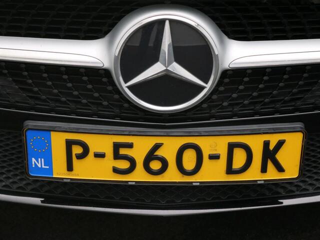 Mercedes-Benz A-KLASSE 180 Ledkoplampen | Achteruitrijcamera | Navigatiesysteem met harde schijf | Apple CarPlay. Inclusief 24 maanden Mercedes-Benz Certified garantie voor Europa.