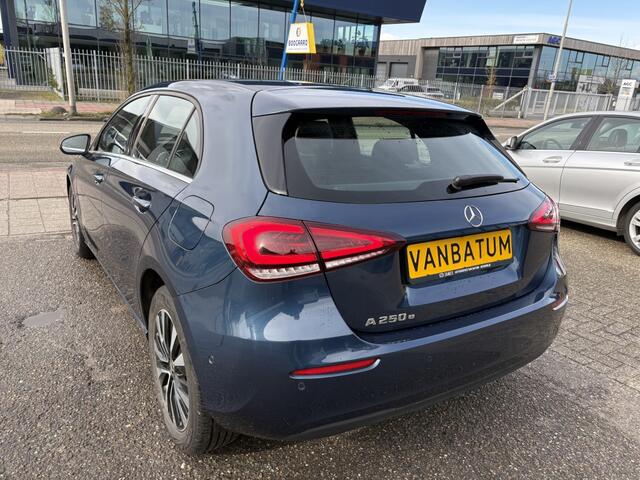 Mercedes-Benz A-KLASSE 250 e Premium