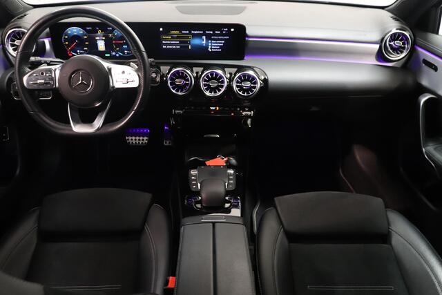 Mercedes-Benz A-KLASSE 250 e Business Solution AMG Limited | Parkeersensoren | AppleCarplay AndroidAuto | Stoelverwarming | All Season banden |