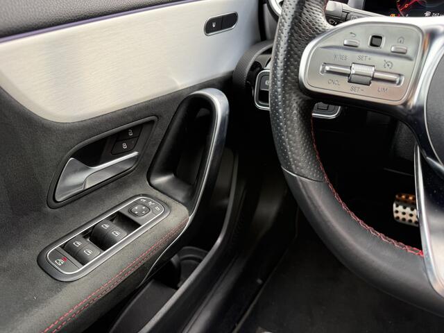 Mercedes-Benz A-KLASSE 180 B.S. AMG edition Aut. Pano | Camera | NL auto